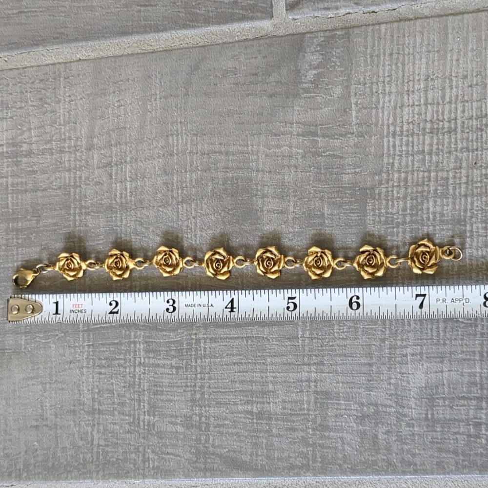 Vintage Elegant Gold Rose Bracelet - Picture 3 of 6